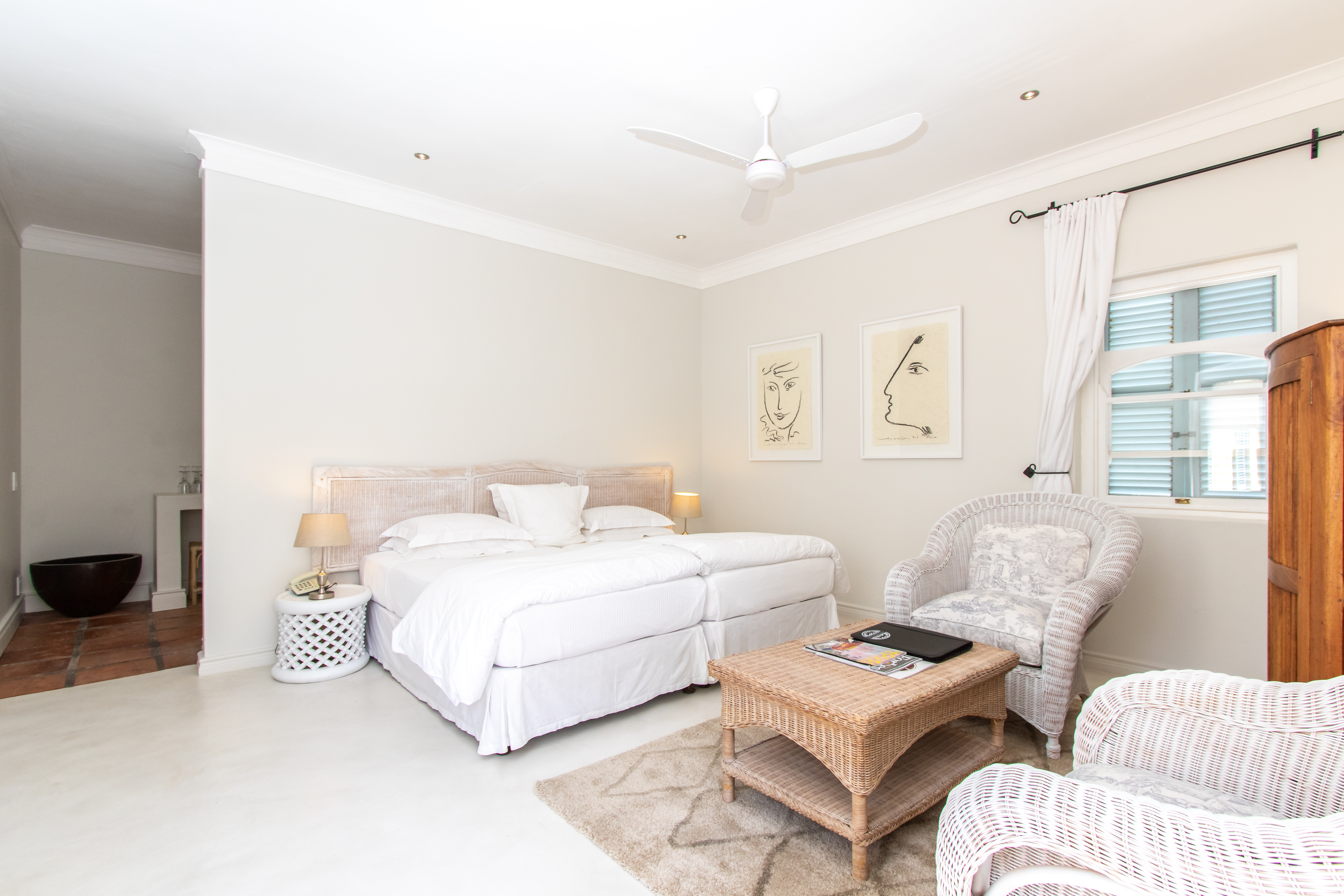 Auberge Burgundy thumbnail 2