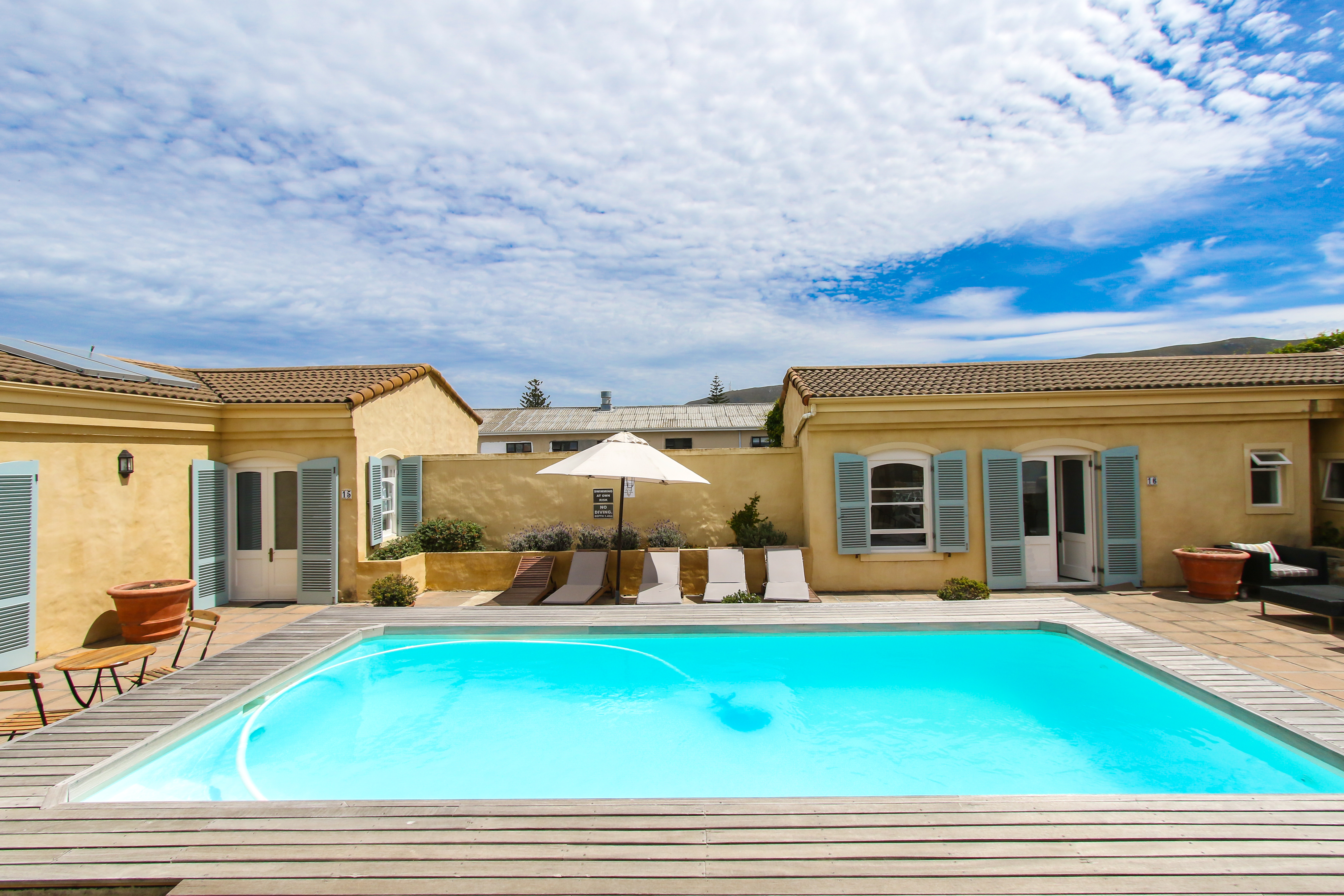 Auberge Burgundy thumbnail 5