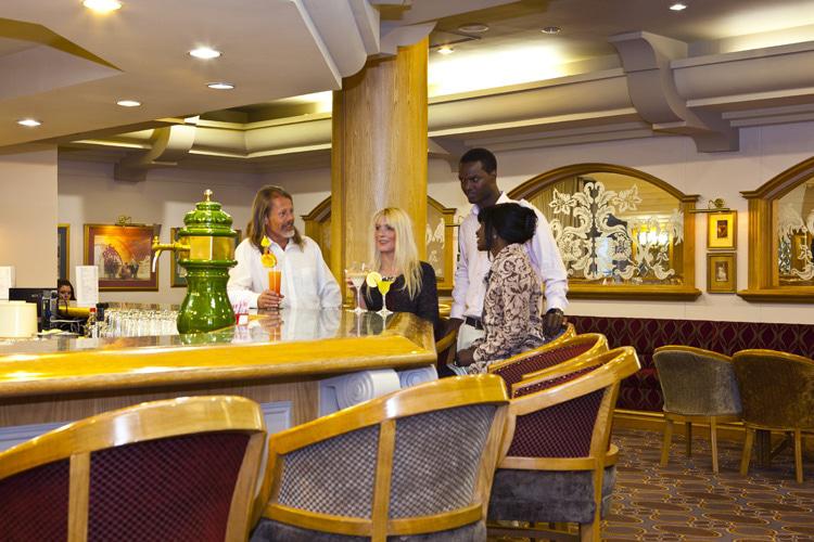 Safari Court Hotel thumbnail 6