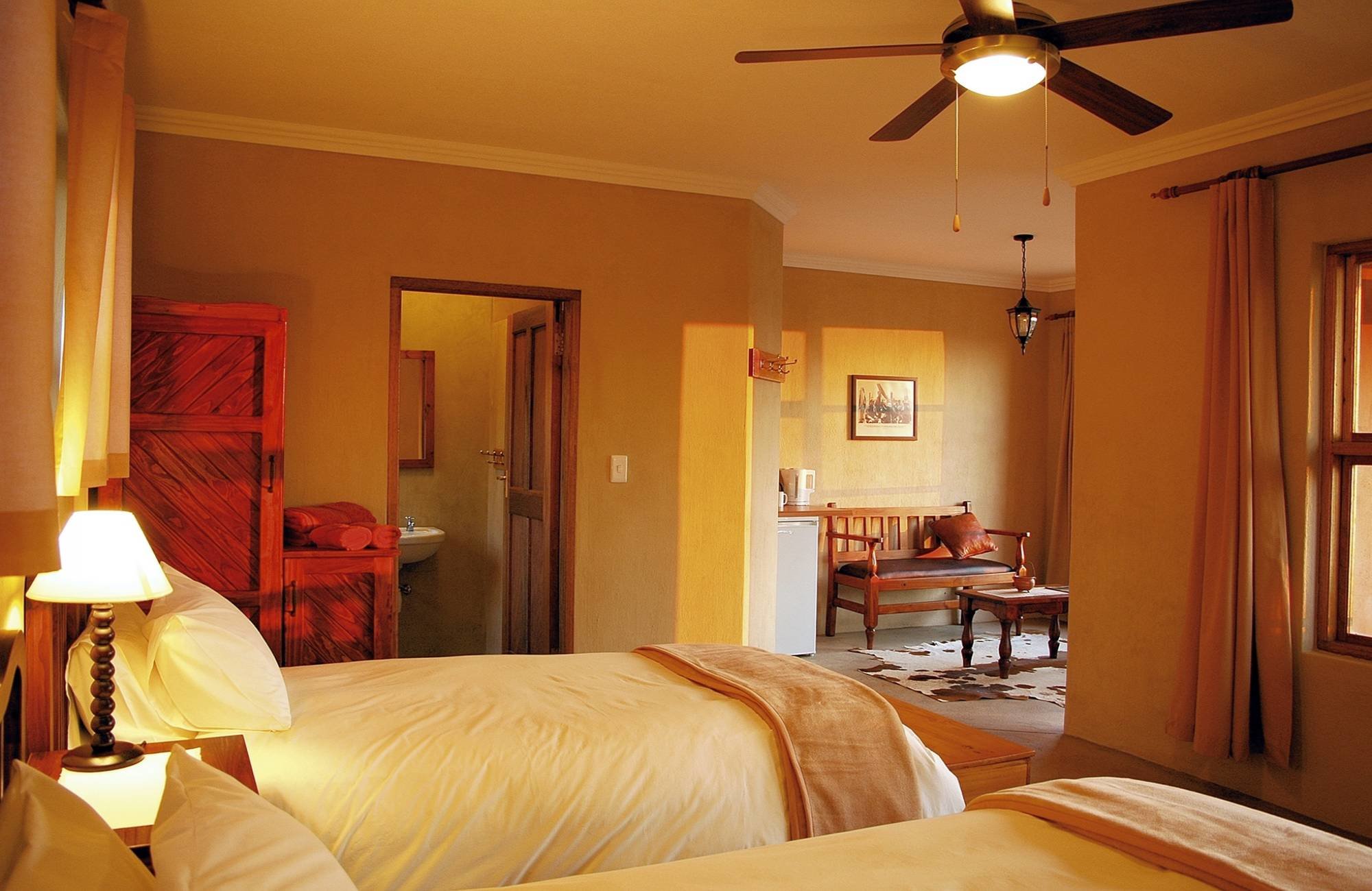 Desert Horse Inn thumbnail 7