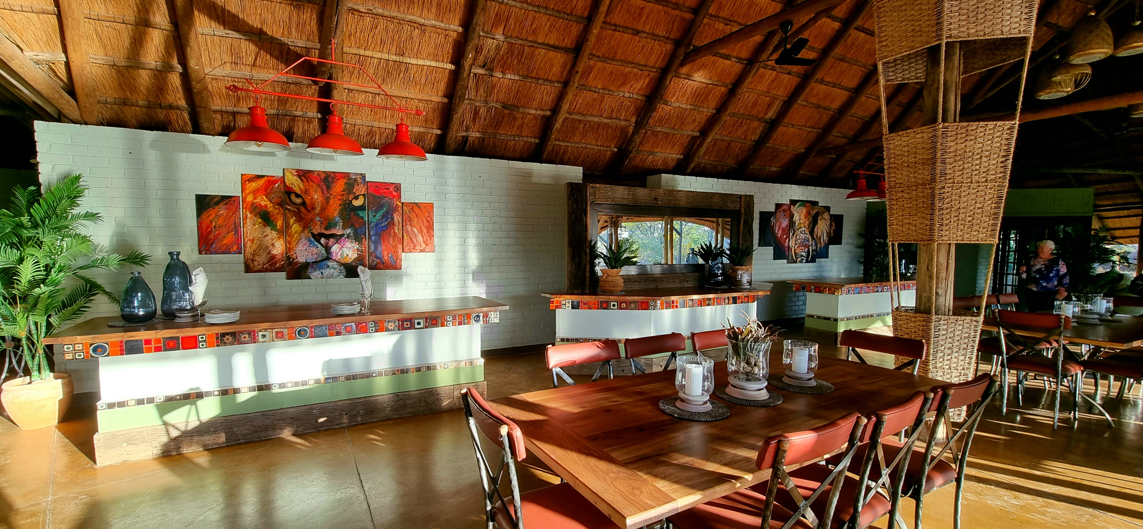 <p>Breakfast and dining area</p>