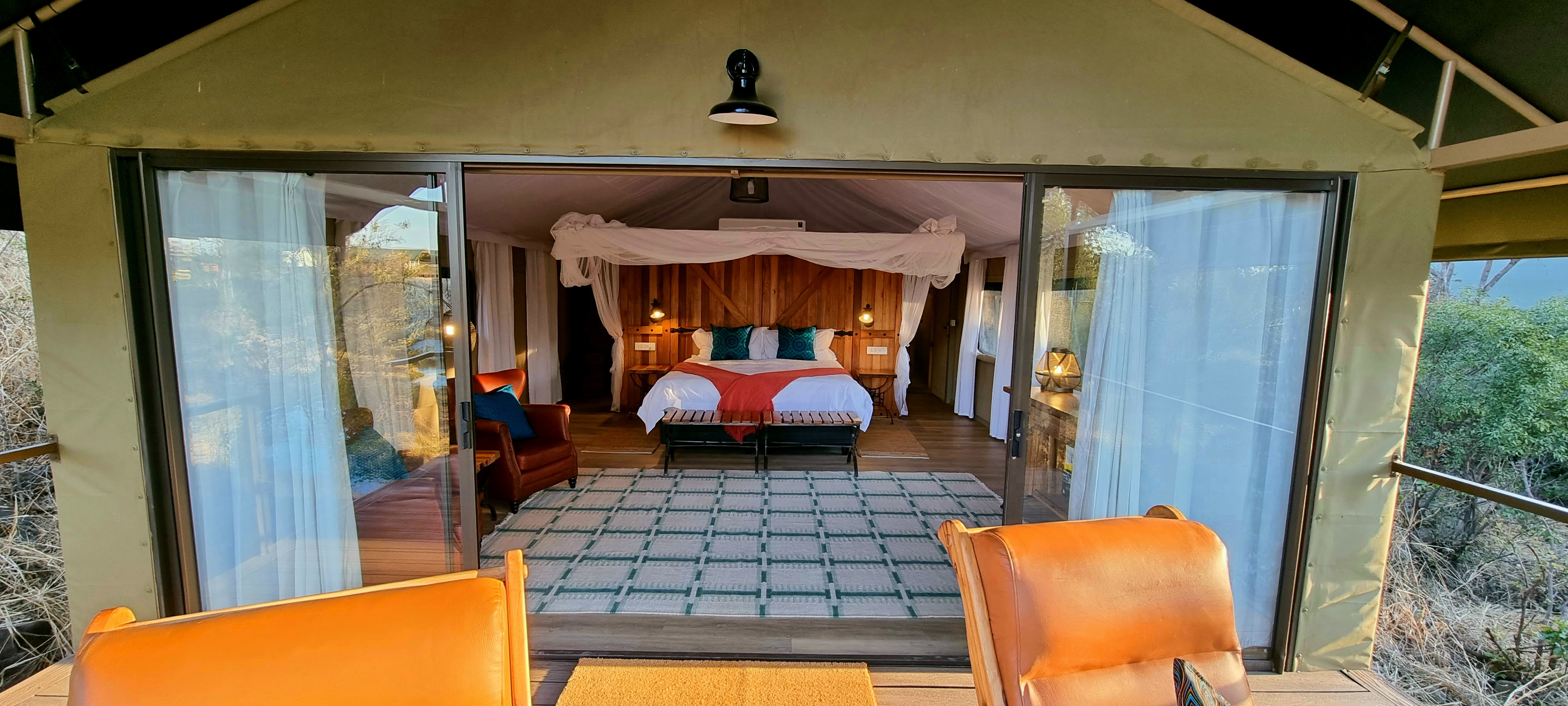 <p>Large luxurious tents with comfortable bedding and private facilities&nbsp;</p>