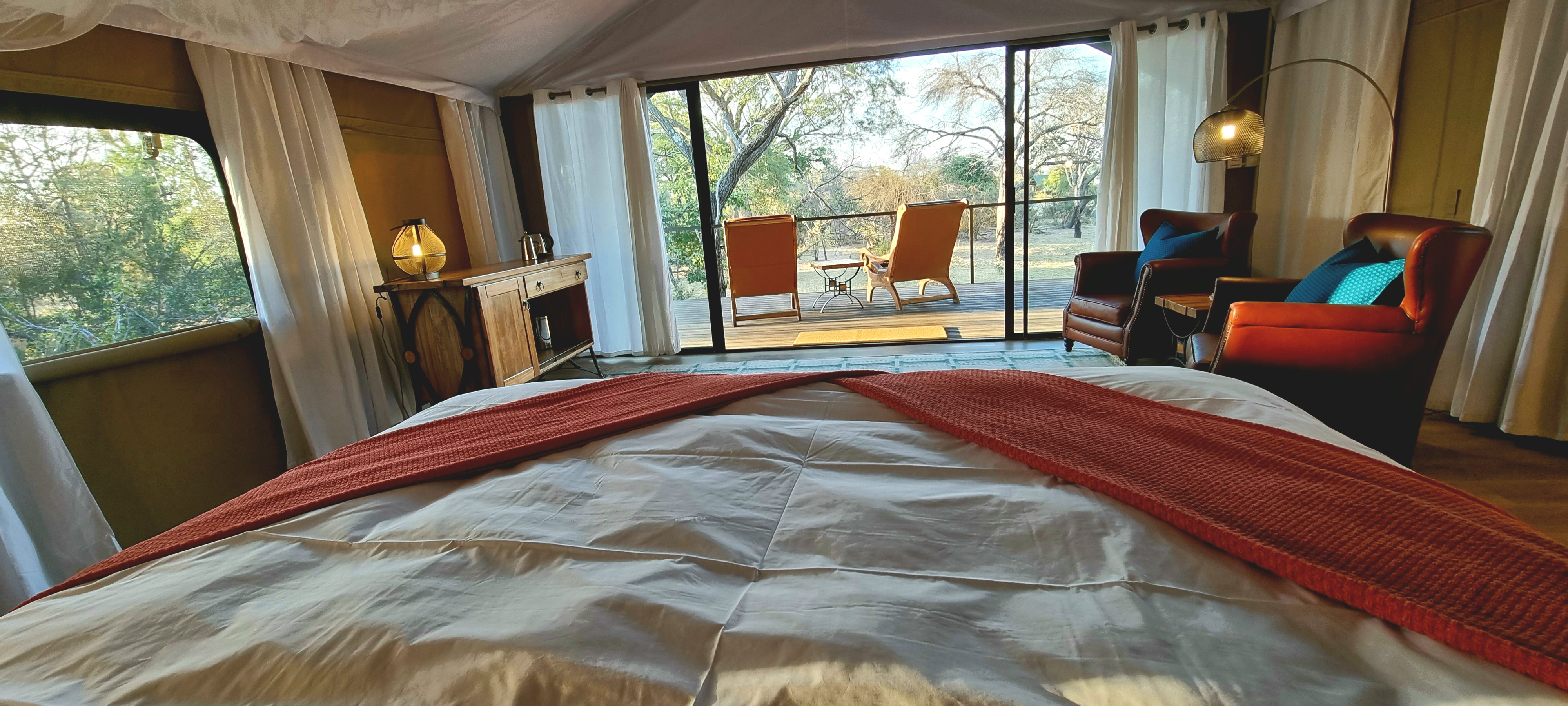 <p>&nbsp;Large luxurious tents with comfortable bedding and private facilities&nbsp;</p>