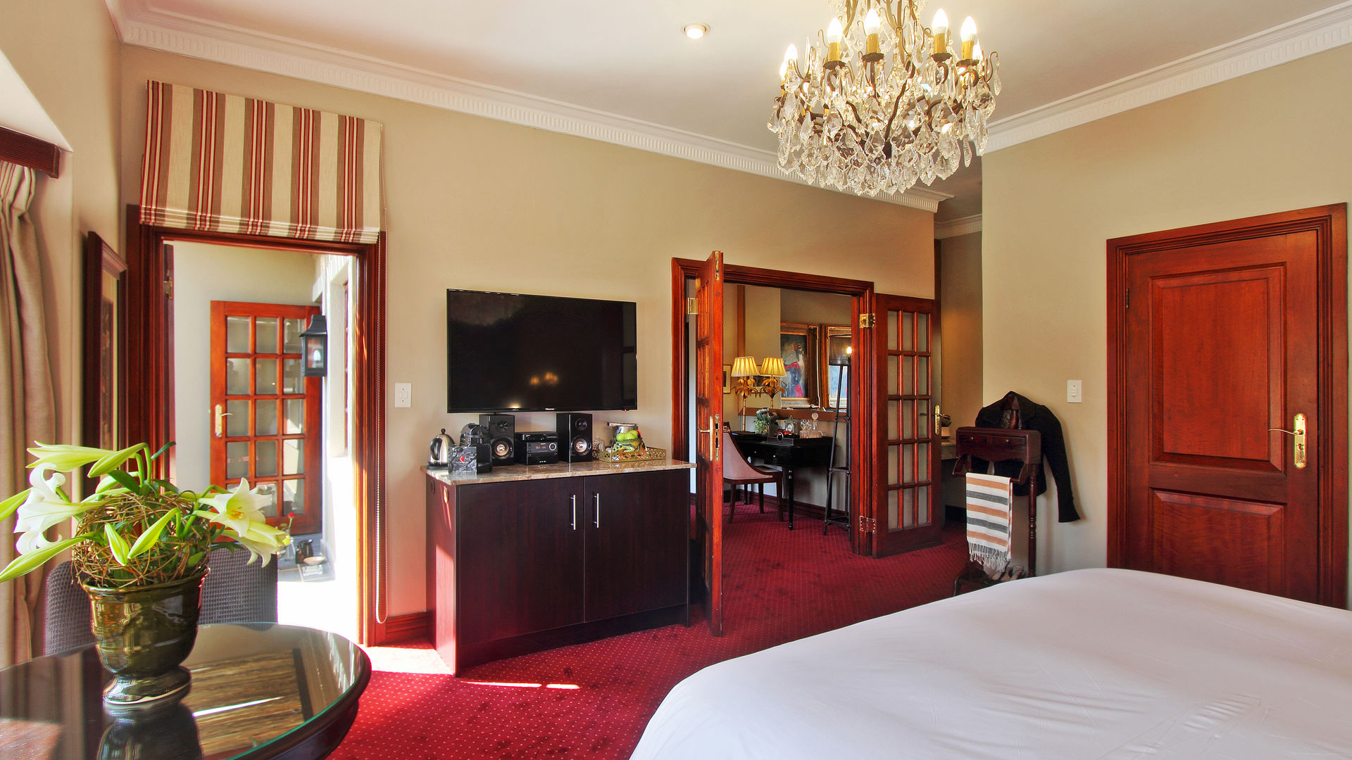 "<ul> 	<li>Complimentary Wifi</li> 	<li>DVD Player</li> 	<li>Nespresso Machine &amp; complimentary pods</li> 	<li>Satellite television</li> 	<li>Docking station</li> 	<li>Complimentary mini bar soft drinks</li> 	<li>Fully air conditioned to heat and cool</li> 	<li>Outdoor shower &amp; bath or Jacuzzi</li> 	<li>Fireplace (excluding suites 15 &amp; 18)</li> 	<li>Seating area</li> </ul> "