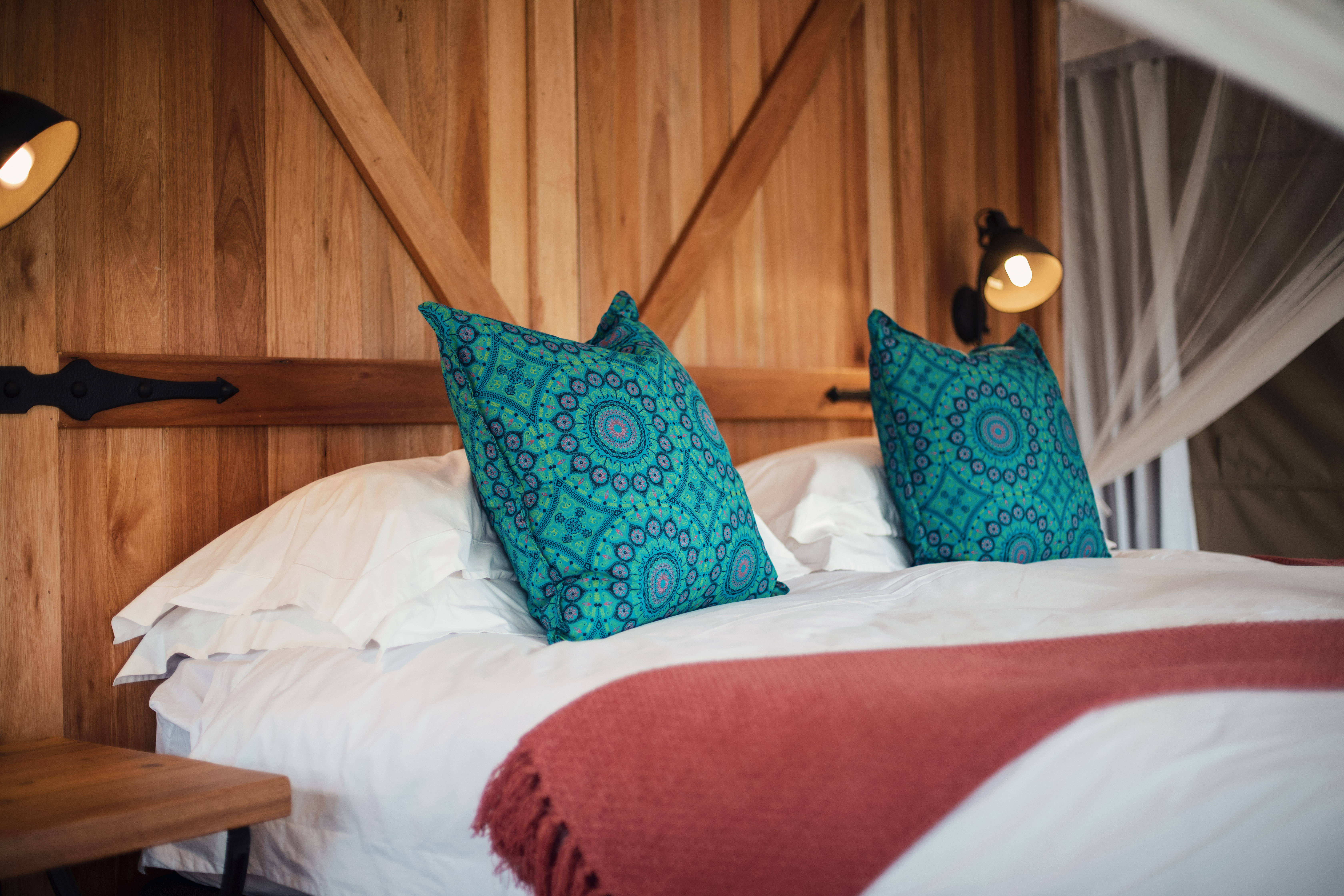 <p>The bedrooms are very large with a private bathroom and outdoor shower</p>