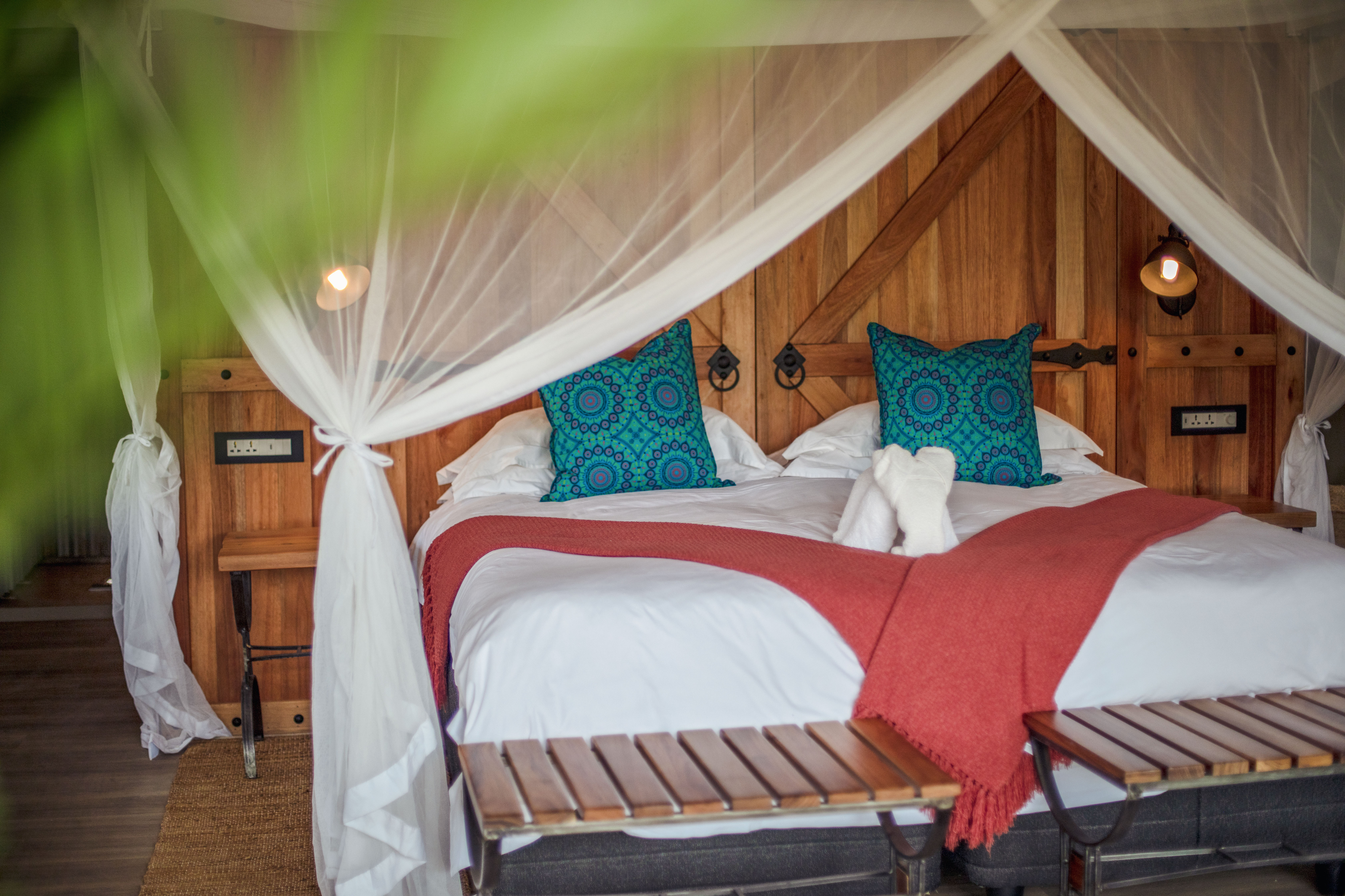 <p>Large luxurious tents with comfortable bedding and private facilities&nbsp;</p>