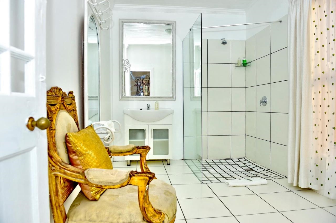 Die Tuishuise and Victoria Manor thumbnail 4