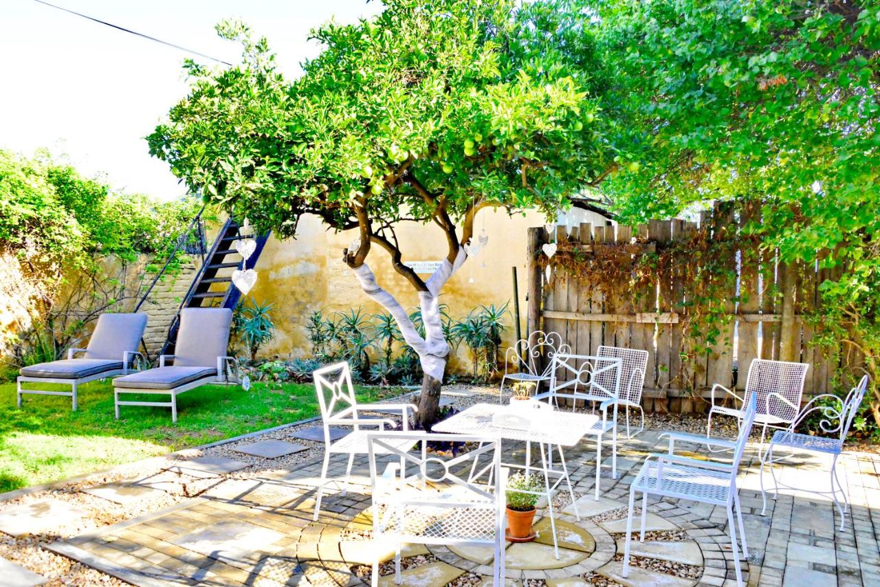 Die Tuishuise and Victoria Manor thumbnail 5