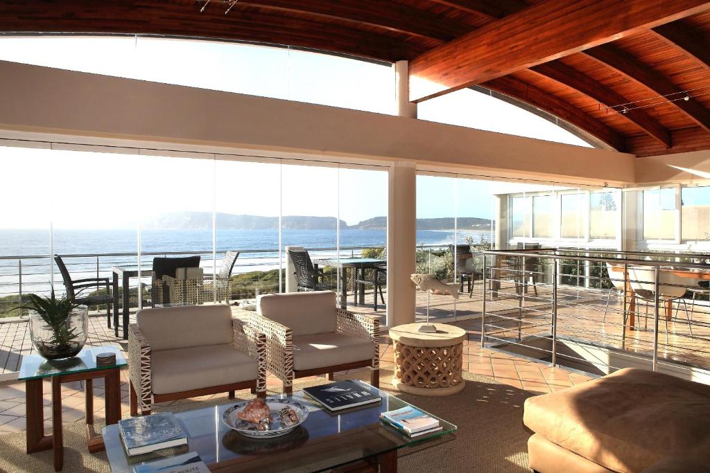 Periwinkle Lodge