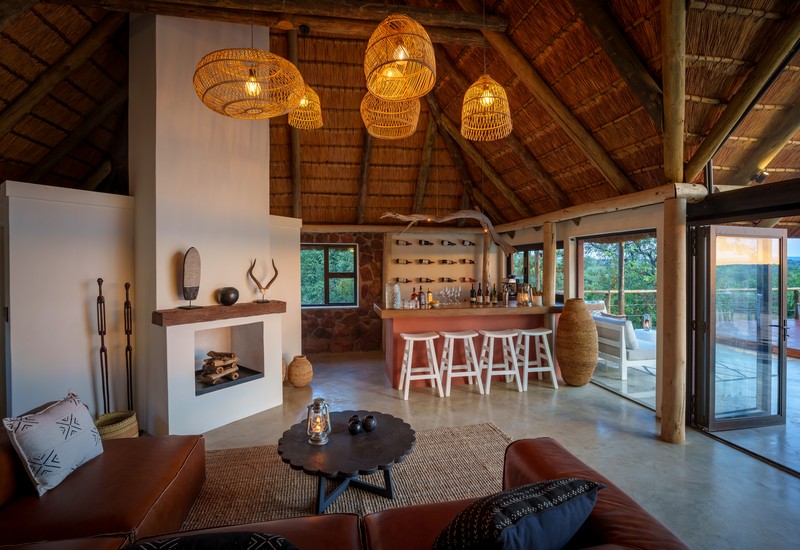 Elephants Crossing thumbnail 5