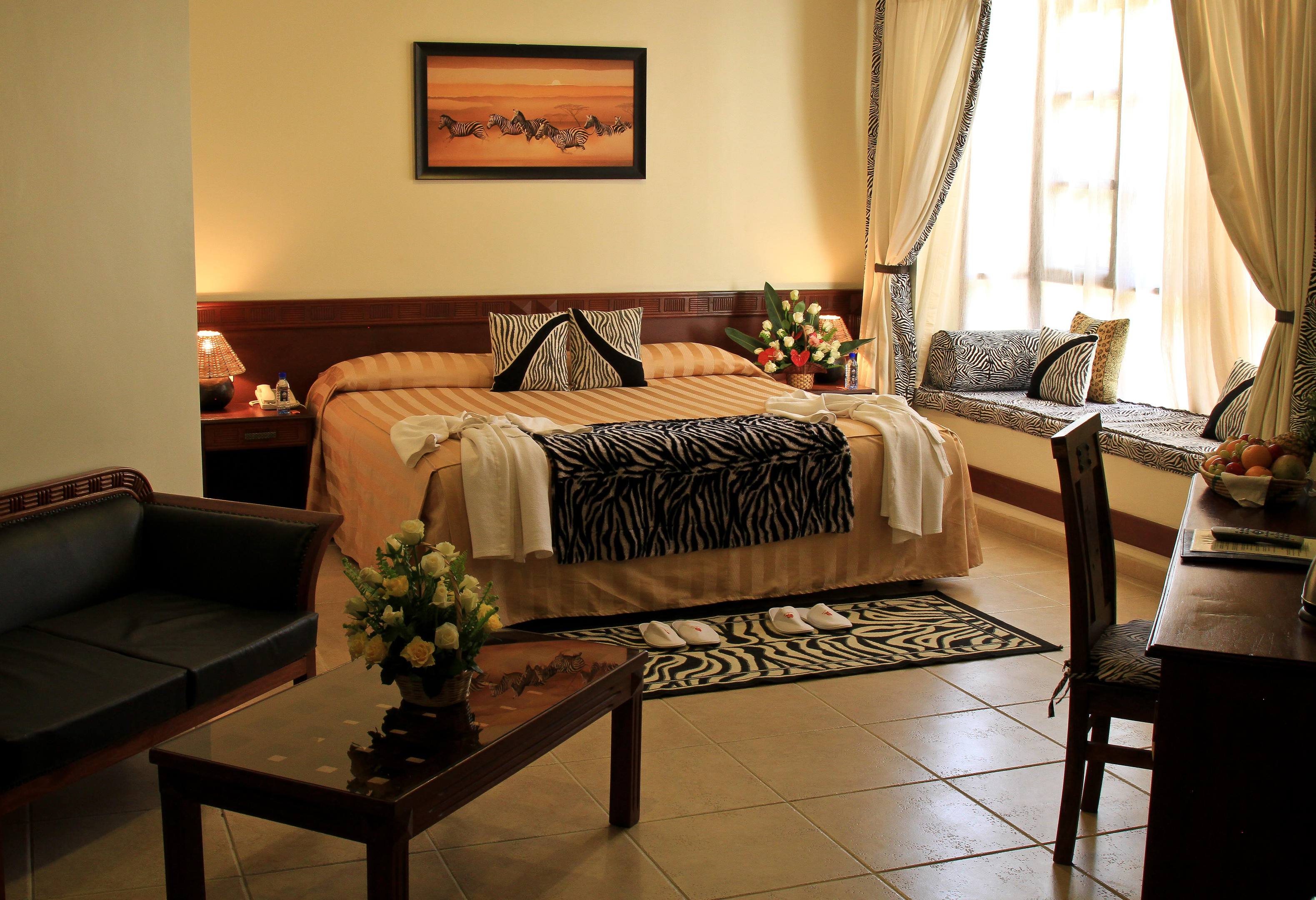 The African Tulip thumbnail 4