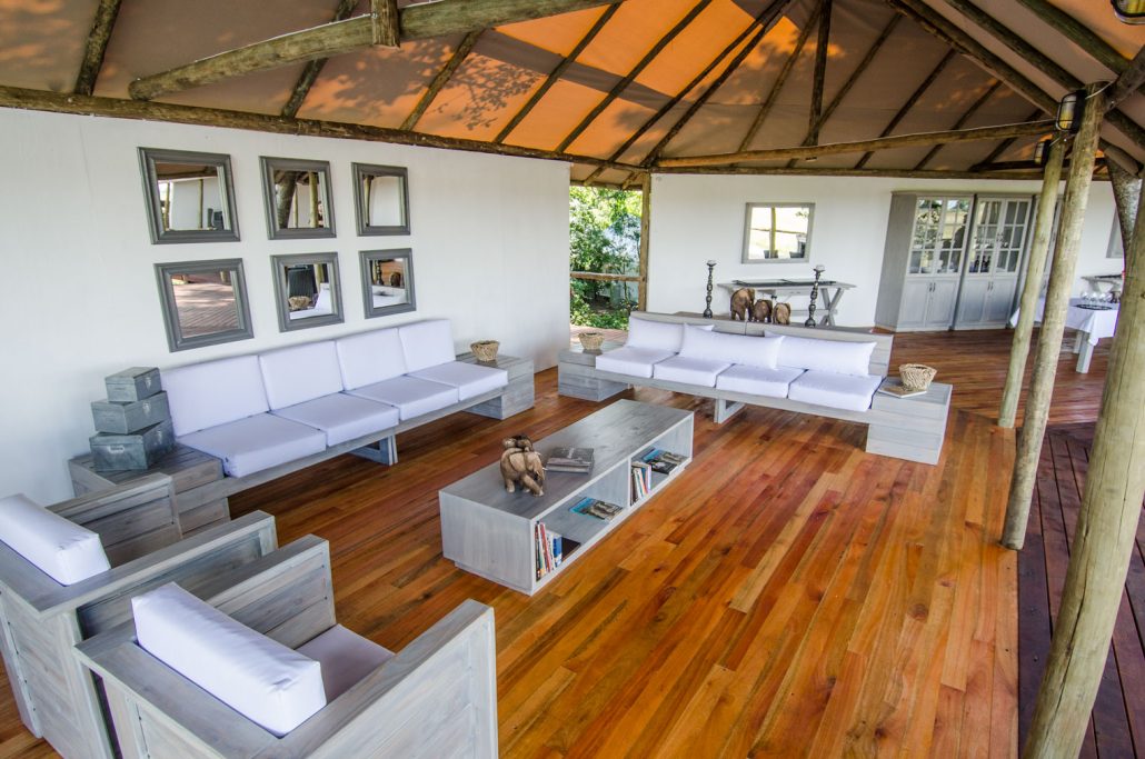 <p>Spacious and airy contemporary interior</p>