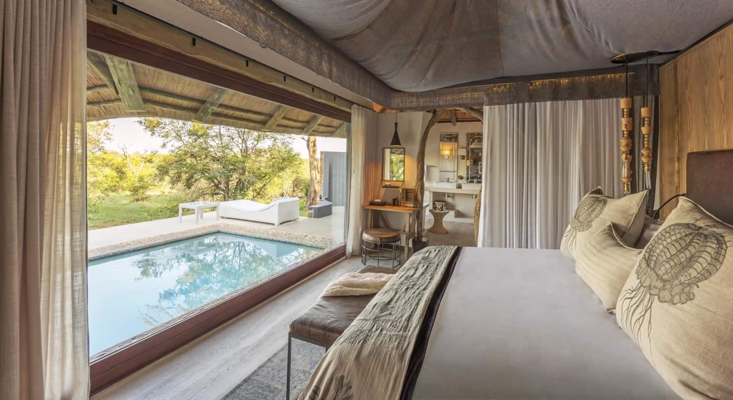 <p>Suites are glass fronted with superb views</p>