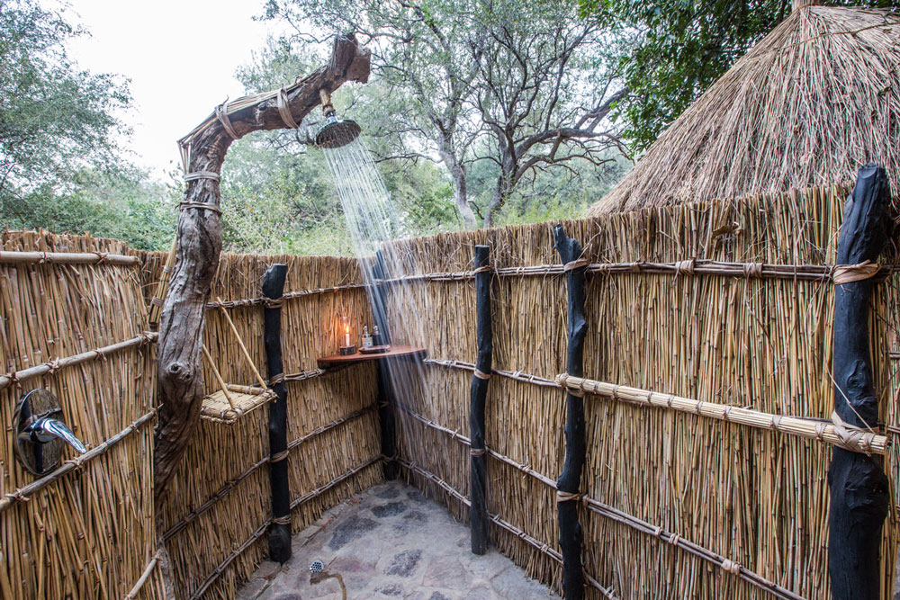 <p>A gloriously relaxing outdoor shower awaits</p>