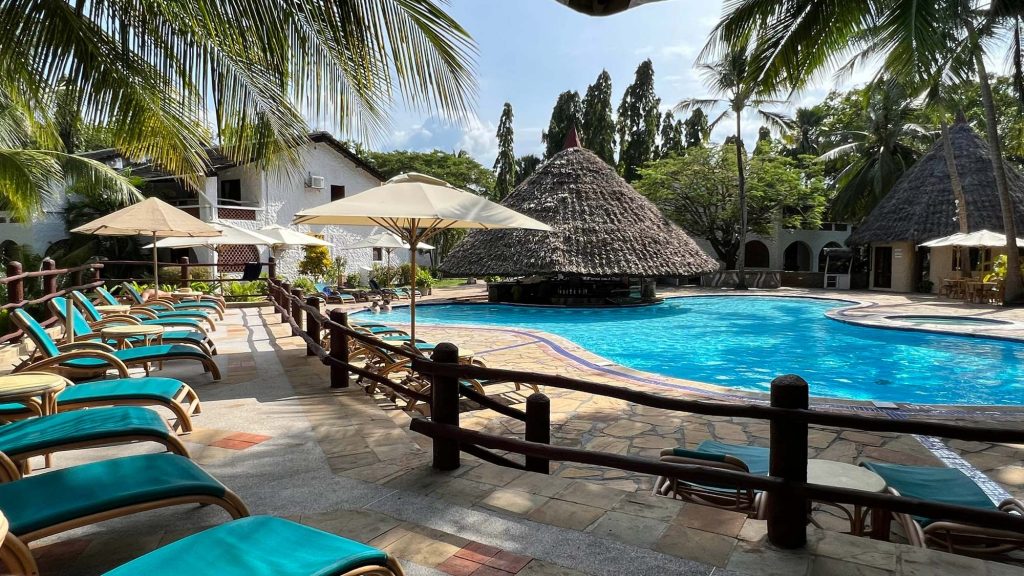 Pinewood Beach Resort & Spa thumbnail 3