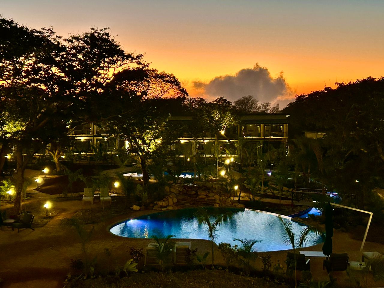 Waterfalls Lodge thumbnail 18