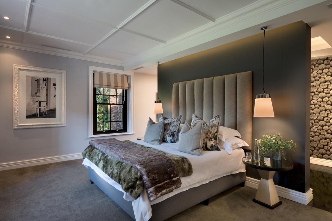 The Manor House thumbnail 4