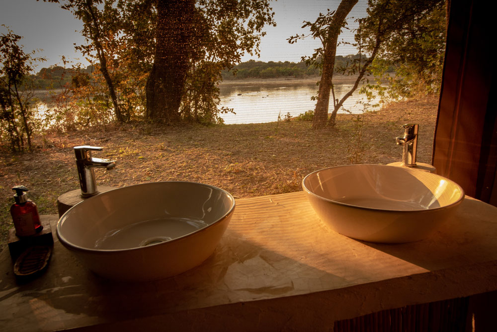 Luambe Camp & Conservation thumbnail 3