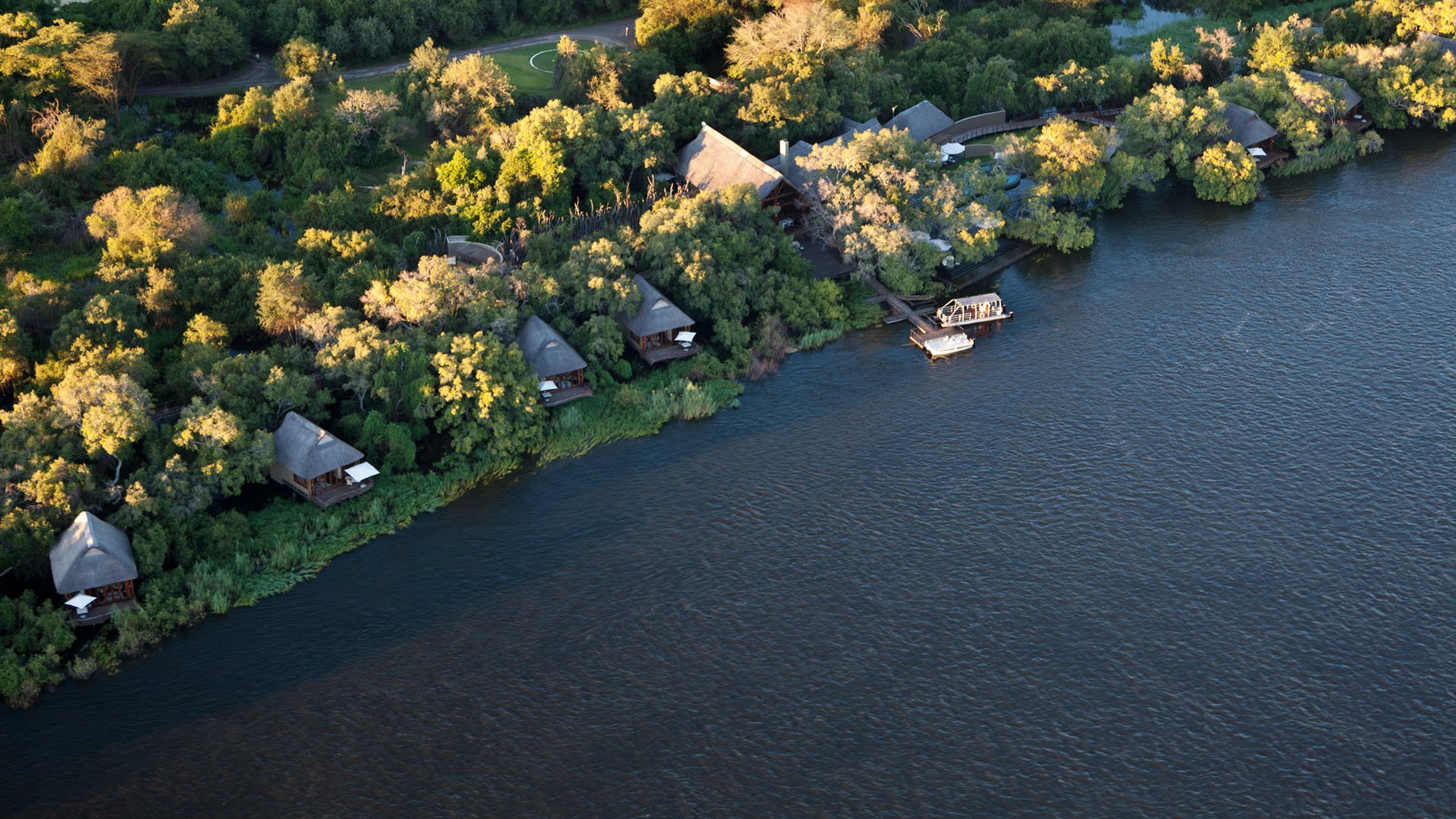 Royal Chundu River Lodge thumbnail 2