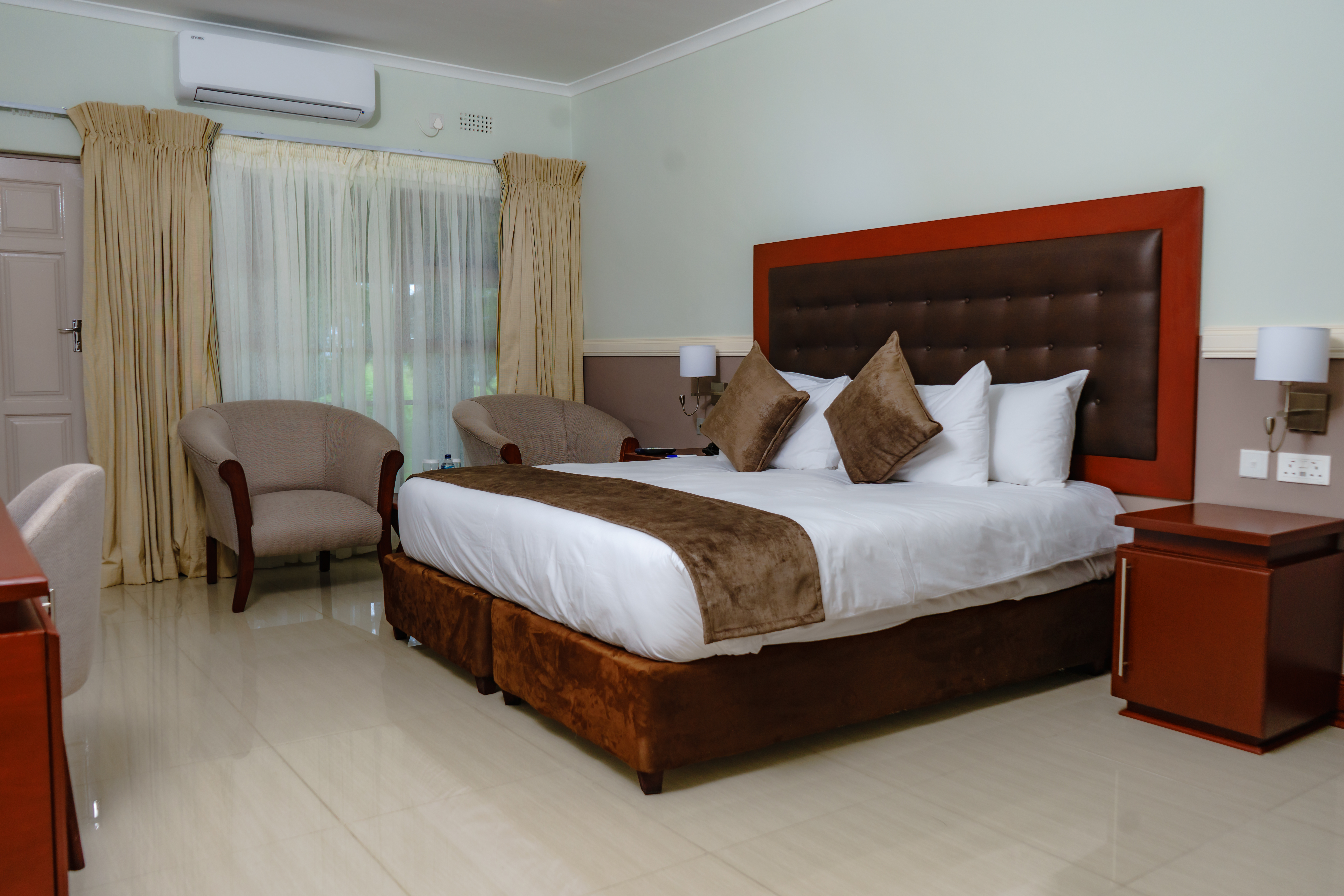 Great Zimbabwe Hotel thumbnail 5