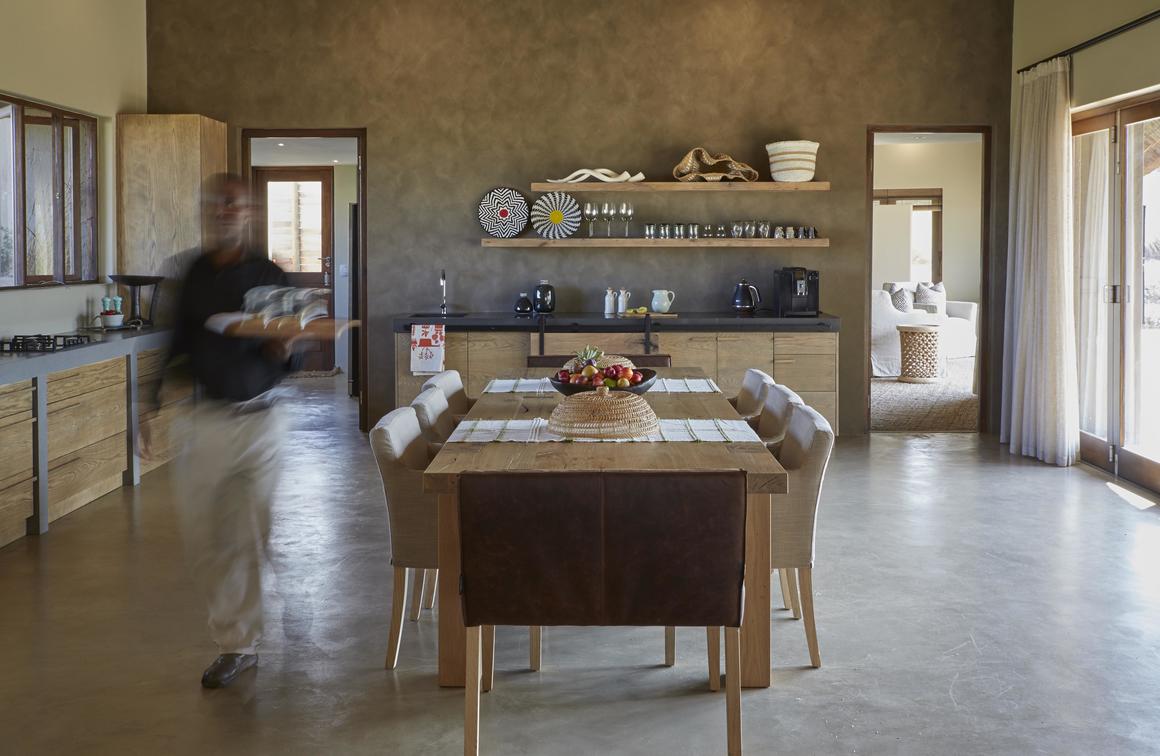 Ulubisi House thumbnail 2